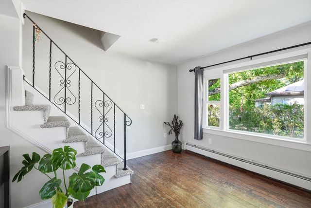72 Pembroke Ave, Acushnet, MA 02743