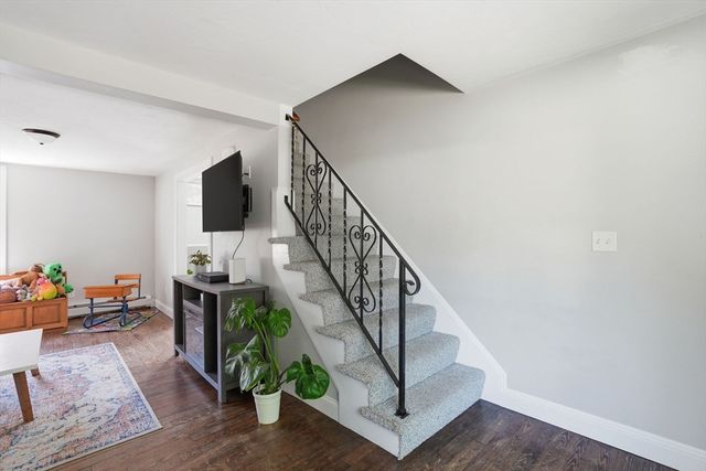 72 Pembroke Ave, Acushnet, MA 02743
