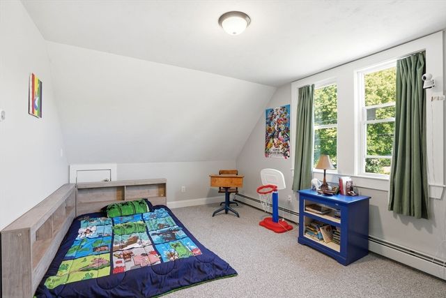 72 Pembroke Ave, Acushnet, MA 02743