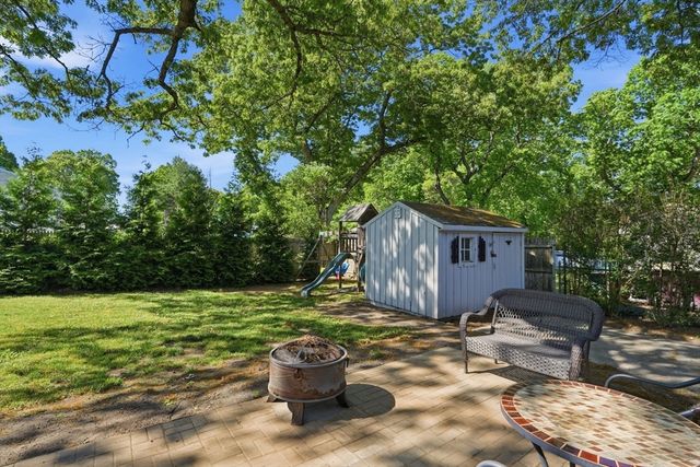 72 Pembroke Ave, Acushnet, MA 02743