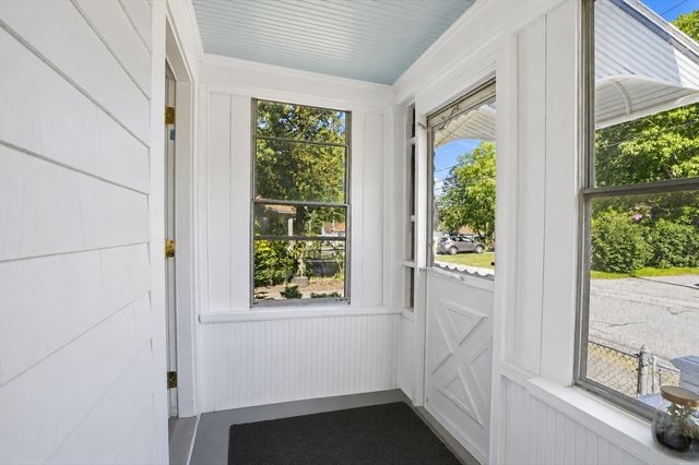 72 Pembroke Ave, Acushnet, MA 02743