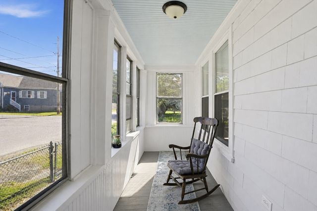72 Pembroke Ave, Acushnet, MA 02743