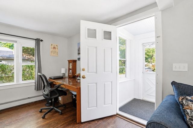 72 Pembroke Ave, Acushnet, MA 02743