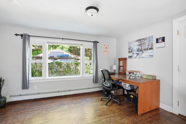 72 Pembroke Ave, Acushnet, MA 02743