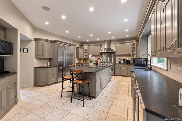7 Lauro Ridge Court, Mahopac, NY 10541