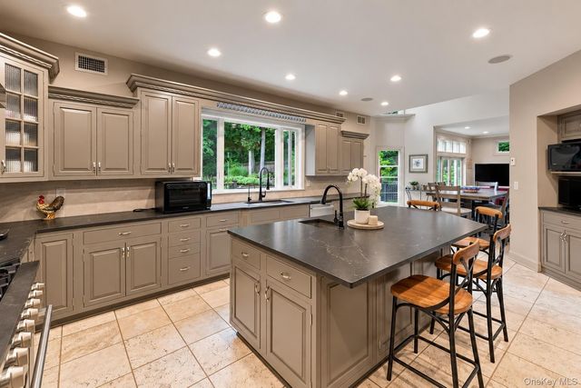 7 Lauro Ridge Court, Mahopac, NY 10541