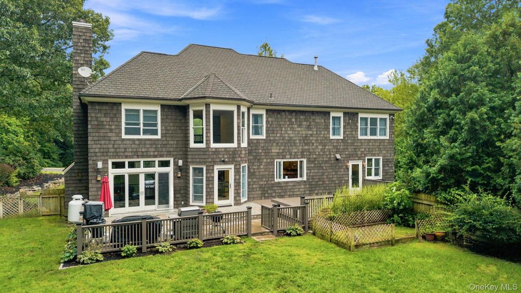 7 Lauro Ridge Court, Mahopac, NY 10541 — photo 2