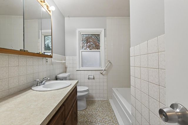 2057 Giesmann Street, Roseville, MN 55113