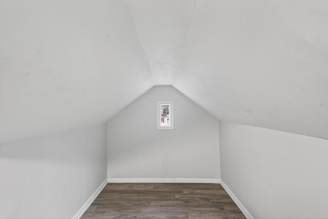 2057 Giesmann Street, Roseville, MN 55113