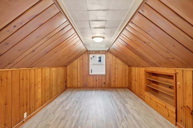 2057 Giesmann Street, Roseville, MN 55113