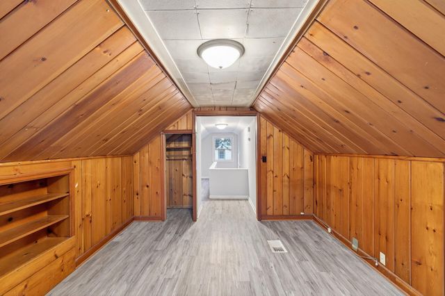 2057 Giesmann Street, Roseville, MN 55113