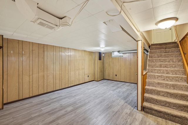 2057 Giesmann Street, Roseville, MN 55113