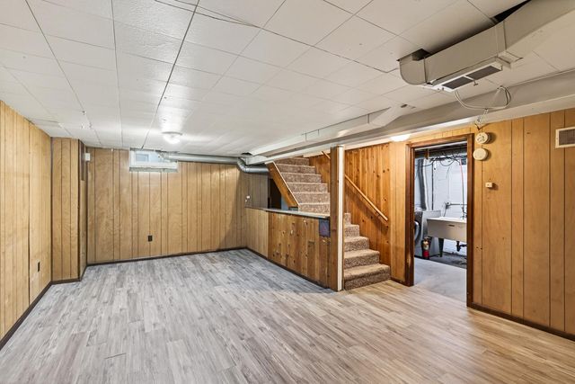 2057 Giesmann Street, Roseville, MN 55113