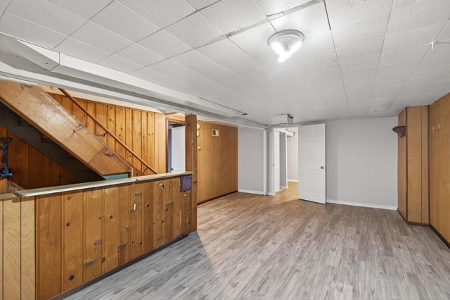 2057 Giesmann Street, Roseville, MN 55113