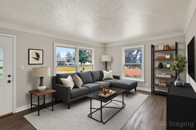 2057 Giesmann Street, Roseville, MN 55113