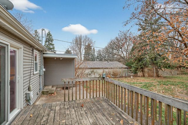 2057 Giesmann Street, Roseville, MN 55113