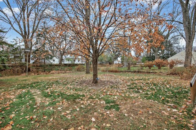 2057 Giesmann Street, Roseville, MN 55113