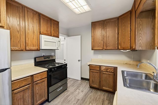 2057 Giesmann Street, Roseville, MN 55113