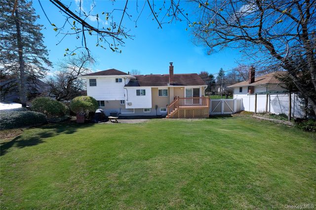 390 Townline Road, Commack, NY 11725