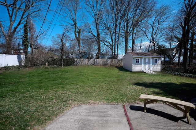 390 Townline Road, Commack, NY 11725