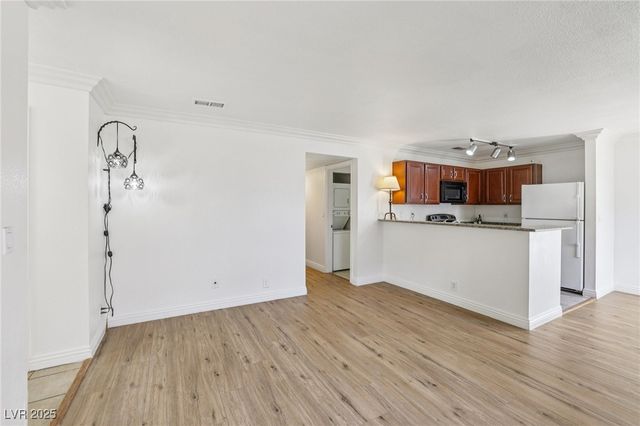 4050 Pacific Harbors Drive 112, Las Vegas, NV 89121