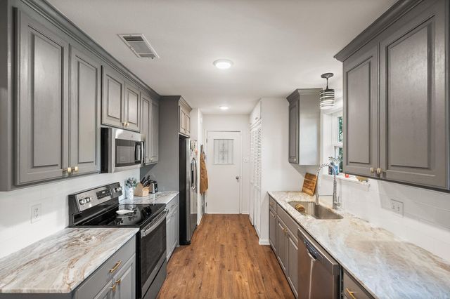 2 Ohio Cove, Little Rock, AR 72227