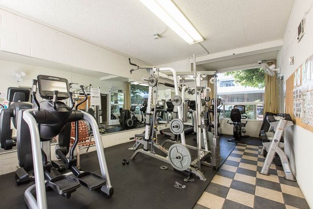 1242 S Barrington 301, Los Angeles, CA 90025