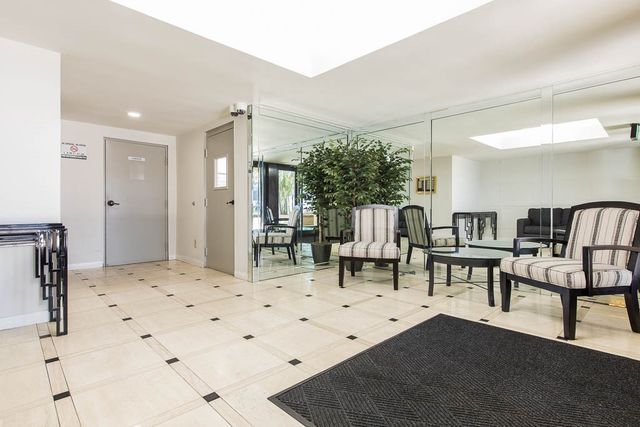 1242 S Barrington 301, Los Angeles, CA 90025