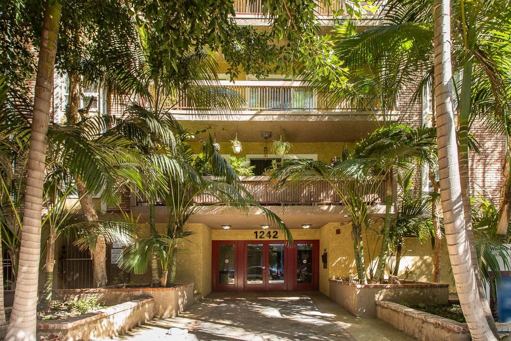 1242 S Barrington 301, Los Angeles, CA 90025