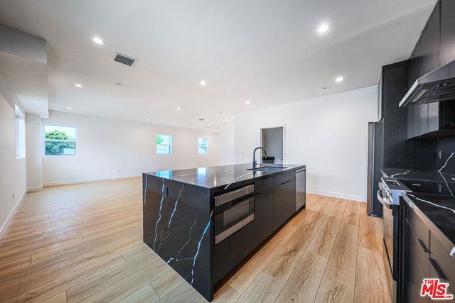 1525 S Carmelina Avenue 1525, Los Angeles, CA 90025