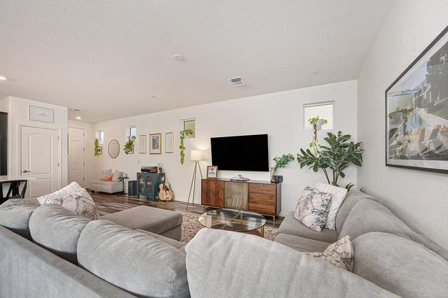 3105 Club Center Dr, Sacramento, CA 95835