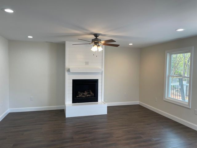 1063 Precinct PL, Huddleston, VA 24104