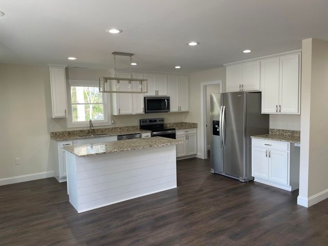 1063 Precinct PL, Huddleston, VA 24104