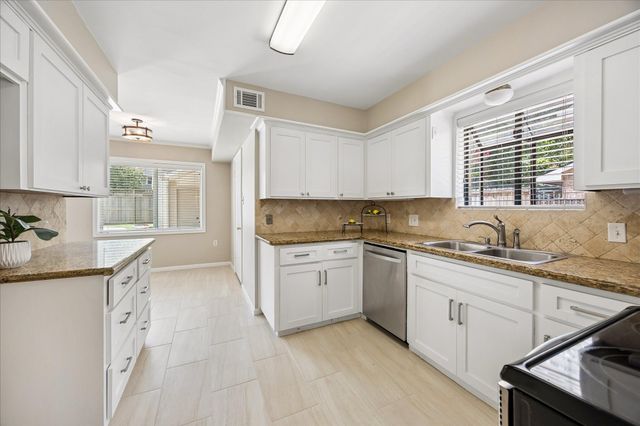 11007 Ella Lee Lane, Houston, TX 77042