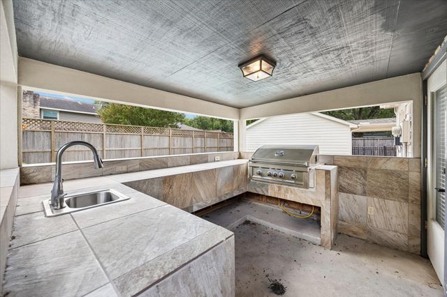 11007 Ella Lee Lane, Houston, TX 77042