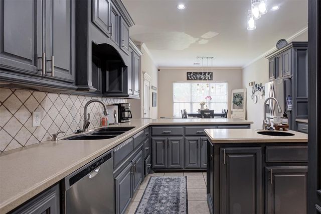 768 W Windmill Court, Mustang, OK 73064