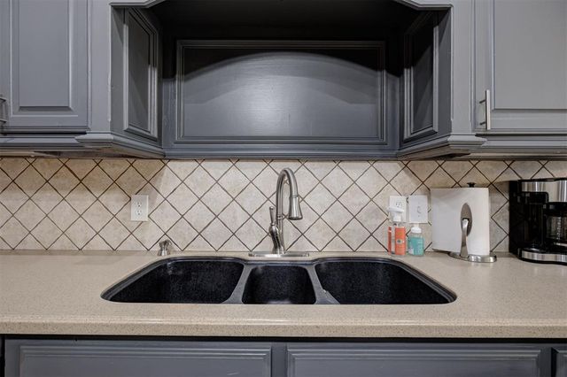 768 W Windmill Court, Mustang, OK 73064