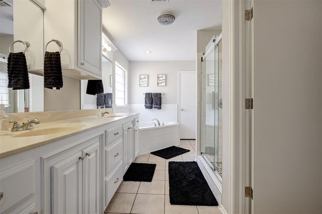 768 W Windmill Court, Mustang, OK 73064