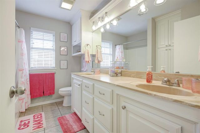 768 W Windmill Court, Mustang, OK 73064