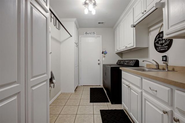 768 W Windmill Court, Mustang, OK 73064
