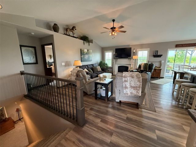 622 Prairie Hill Drive, Atkins, IA 52206