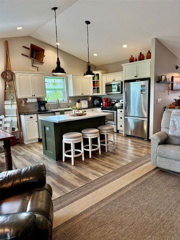 622 Prairie Hill Drive, Atkins, IA 52206