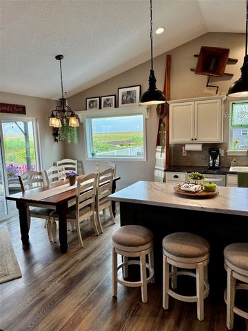 622 Prairie Hill Drive, Atkins, IA 52206