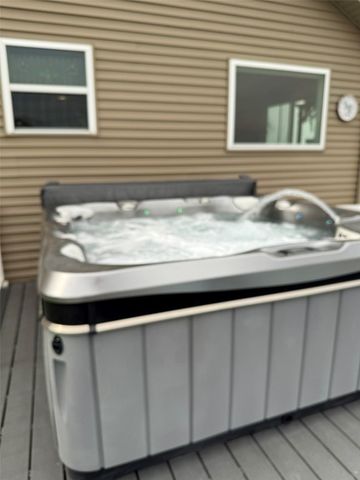 622 Prairie Hill Drive, Atkins, IA 52206