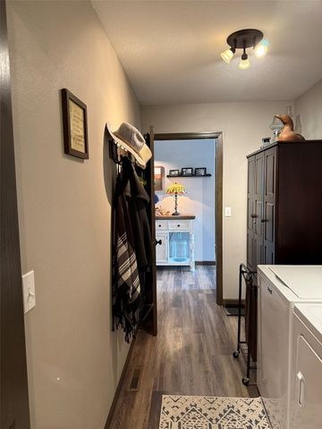 622 Prairie Hill Drive, Atkins, IA 52206