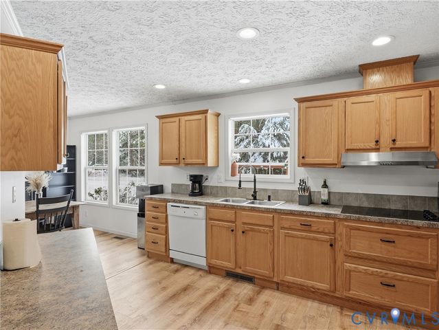 13520 Dykeland Rd, Amelia, VA 23002