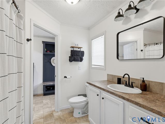 13520 Dykeland Rd, Amelia, VA 23002