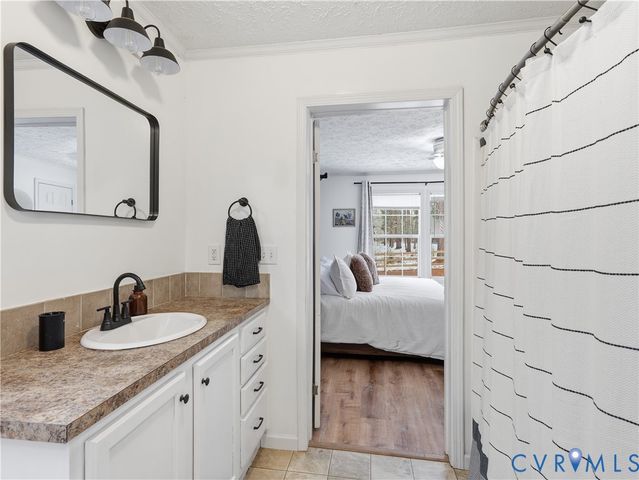 13520 Dykeland Rd, Amelia, VA 23002