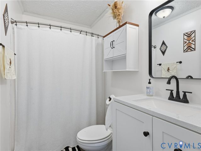 13520 Dykeland Rd, Amelia, VA 23002