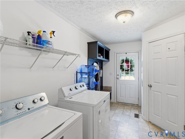 13520 Dykeland Rd, Amelia, VA 23002